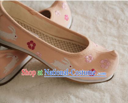 Handmade Chinese Ancient Embroidered Rabbit Princess Shoes for Women and Girls