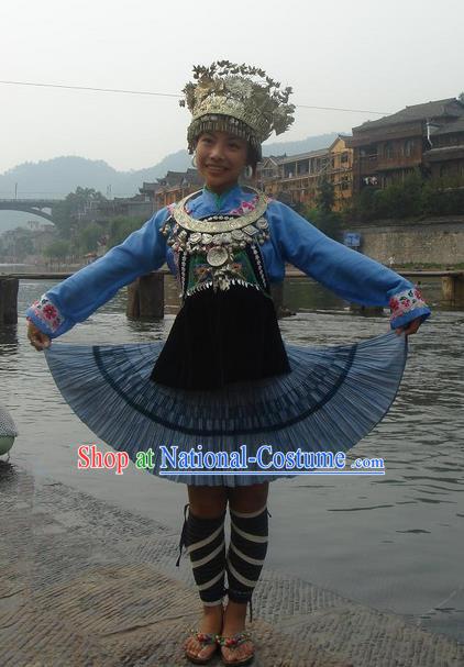 Traditional Chinese Miao Nationality Dancing Costume, Hmong Female Folk Dance Ethnic Pleated Skirt, Chinese Minority Nationality Embroidery Costume for Women