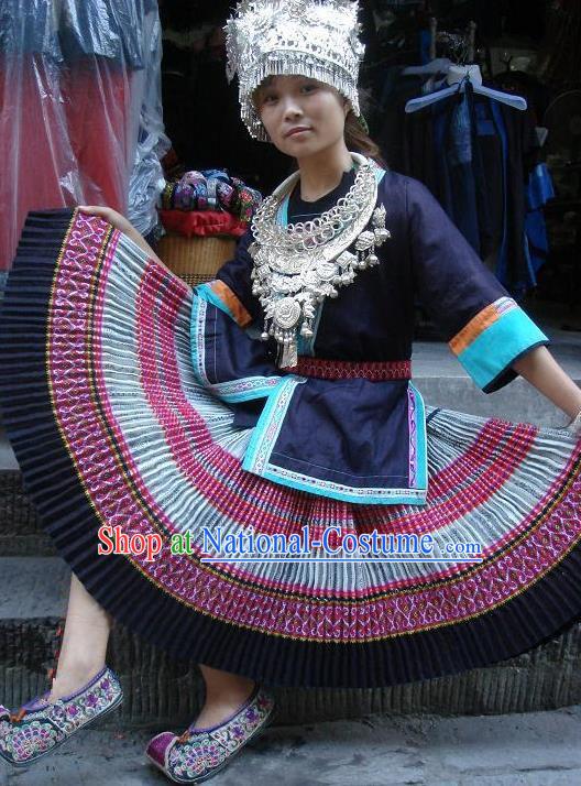 Traditional Chinese Miao Nationality Dancing Costume, Hmong Female Folk Dance Ethnic Pleated Skirt, Chinese Minority Nationality Embroidery Costume for Women