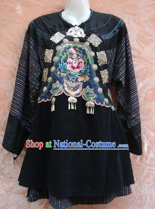 Traditional Chinese Miao Nationality Dancing Costume, Hmong Female Folk Dance Ethnic Blouse, Chinese Minority Nationality Handmade Embroidery Shirt for Women