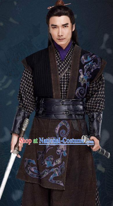 Traditional Chinese Qin Dynasty Swordsman Embroidered Costume, Asian China Ancient Assassin Clothing for Men