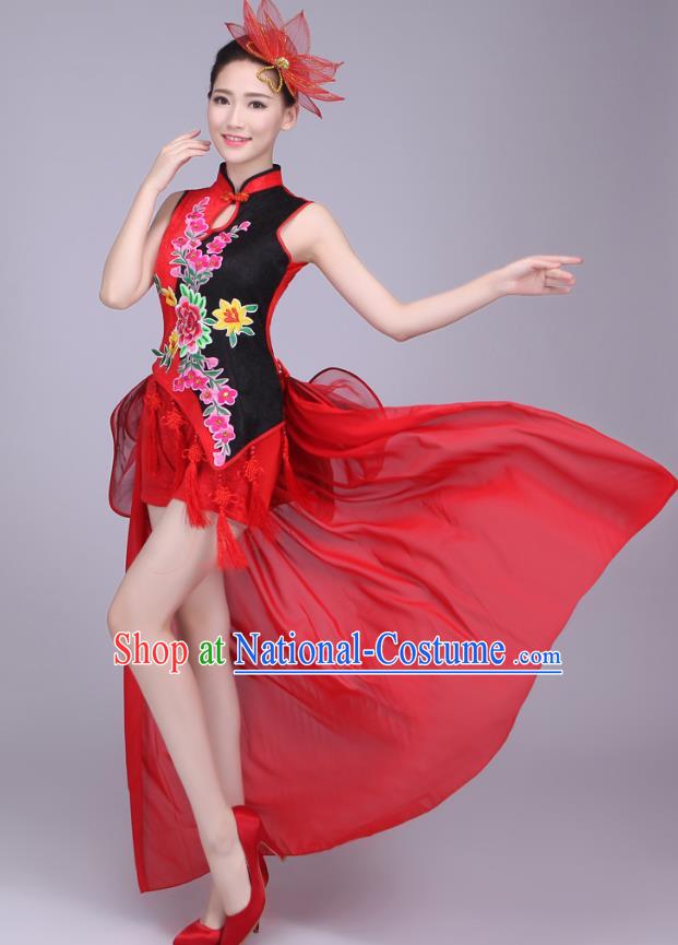 Traditional Chinese Yangge Dance Embroidered Peony Costume, Folk Fan Dance Tassel Uniform Classical Drum Dance Red Clothing for Women