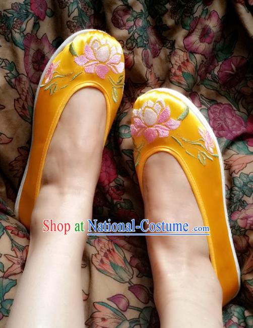 Asian Chinese Shoes Wedding Shoes Kung fu Shoes, Traditional China Opera Shoes Hanfu Shoes Embroidered Lotus Yellow Shoes