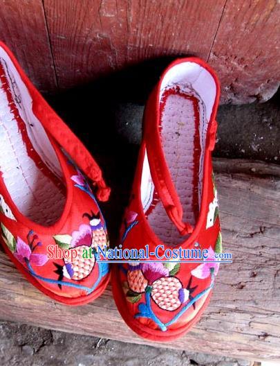 Traditional Chinese National Red Cloth Shoes Embroidered Shoes, China Handmade Shoes Hanfu Embroidery Pomegranate Shoes for Women