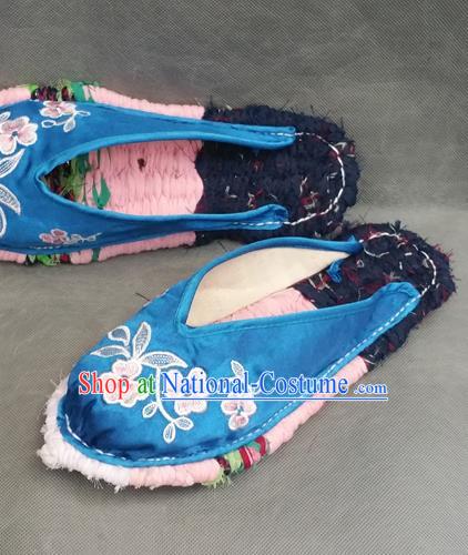 Traditional Chinese National Embroidered Shoes Handmade Blue Satin Slippers, China Hanfu Embroidery Flowers Shoes for Women