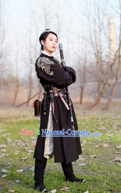 Traditional Ancient Chinese Swordsman Hanfu Costume Black Embroidered Robe, Asian China Ming Dynasty Imperial Bodyguard Clothing for Men