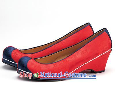 Traditional Korean National Wedding Embroidered Shoes, Asian Korean Hanbok Bride Embroidery Red Satin Shoes for Women