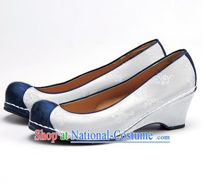 Traditional Korean National Wedding Embroidered Shoes, Asian Korean Hanbok Bride Embroidery White Satin Shoes for Women