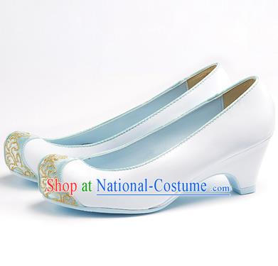 Traditional Korean National Wedding White Embroidered Shoes, Asian Korean Hanbok Bride Embroidery Satin Shoes for Women