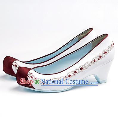 Traditional Korean National Wedding Shoes Red Head Embroidered Shoes, Asian Korean Hanbok Embroidery White High-heeled Court Shoes for Women