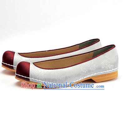 Traditional Korean National Wedding Shoes White Embroidered Shoes, Asian Korean Hanbok Flat Shoes for Women