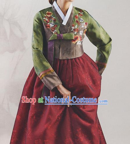 Korean National Handmade Formal Occasions Wedding Bride Clothing Hanbok Costume Embroidered Green Blouse and Red Dress for Women