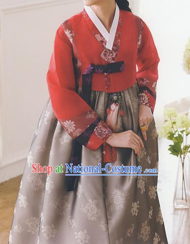 Korean National Handmade Formal Occasions Wedding Bride Clothing Embroidered Red Blouse and Grey Dress Palace Hanbok Costume for Women