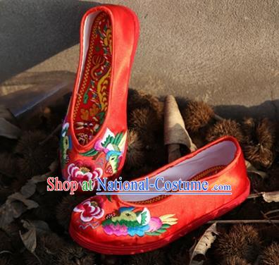 Asian Chinese Traditional Wedding Shoes Red Embroidered Shoes, China Peking Opera Hand Embroidery Mandarin Duck Shoe Hanfu Shoes for Women