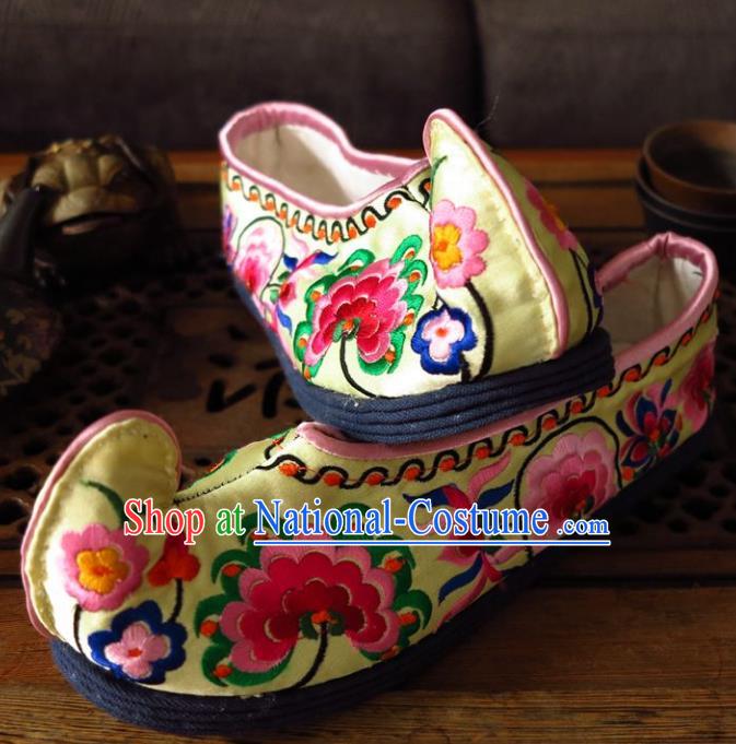 Asian Chinese Traditional Shoes Bride Xiuhe Suit Yellow Embroidered Shoes, China Peking Opera Handmade Embroidery Shoe Hanfu Princess Shoes for Women