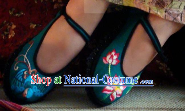 Asian Chinese Traditional Shoes Wedding Bride Green Embroidered Shoes, China Peking Opera Handmade Embroidery Lotus Hanfu Shoes for Women