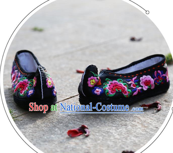 Asian Chinese Traditional Shoes Black Wedding Embroidered Shoes, China Peking Opera Hand Embroidery Peony Shoe Hanfu Princess Shoes for Women