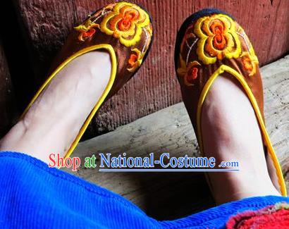 Asian Chinese Traditional Shoes Wedding Bride Brown Embroidered Shoes, China Peking Opera Handmade Embroidery Hanfu Shoes for Women