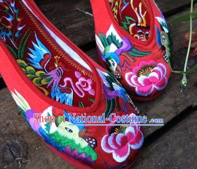 Asian Chinese Traditional Shoes Wedding Bride Red Embroidered Shoes, China Peking Opera Handmade Embroidery Flowers Hanfu Shoes for Women