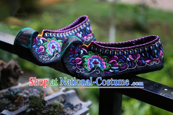 Asian Chinese Traditional Shoes Wedding Bride Black Embroidered Shoes, China Handmade Embroidery Hanfu Become Warped Head Shoe for Women