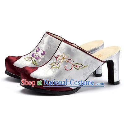 Traditional Korean National Wedding White Embroidered Shoes, Asian Korean Hanbok Bride High-heeled Shoes for Women