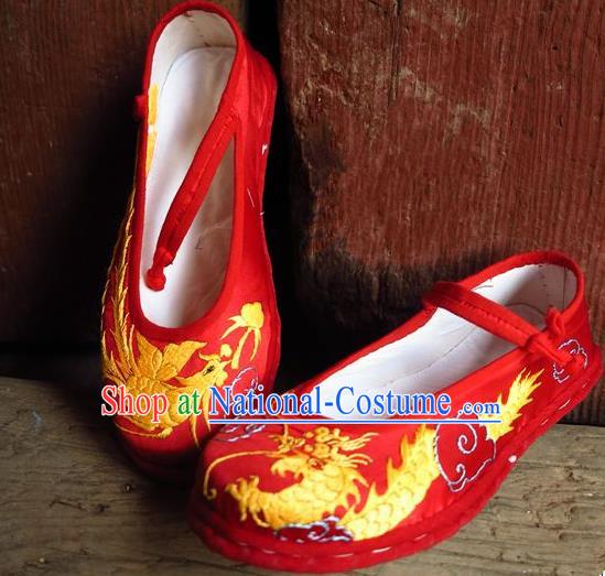 Traditional Chinese Ancient Princess Shoes Red Cloth Embroidered Shoes, China Handmade Embroidery Phoenix Peony Hanfu Shoes for Women