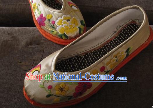 Traditional Chinese Ancient Princess Shoes White Cloth Embroidered Shoes, China Handmade Embroidery Flowers Hanfu Shoes for Women