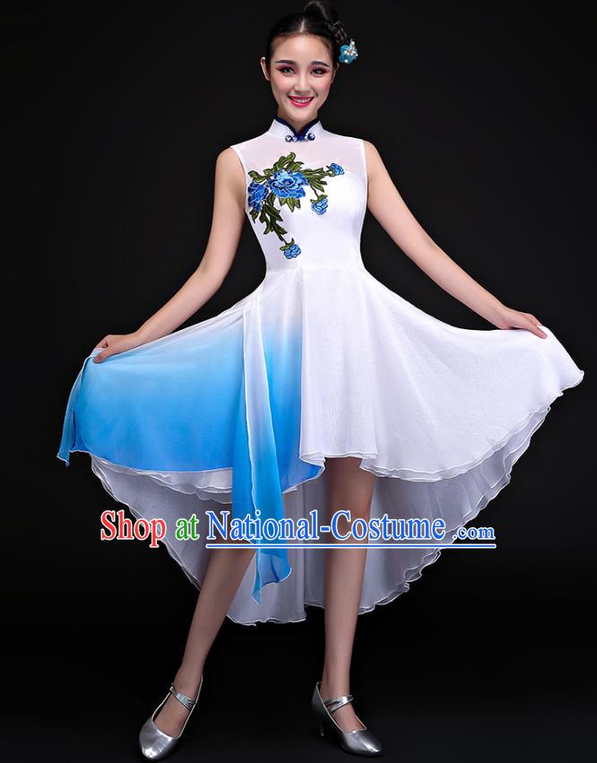 Traditional Chinese Classical Fan Dance Embroidered White Cheongsam Dress, China Yangko Folk Dance Clothing for Women