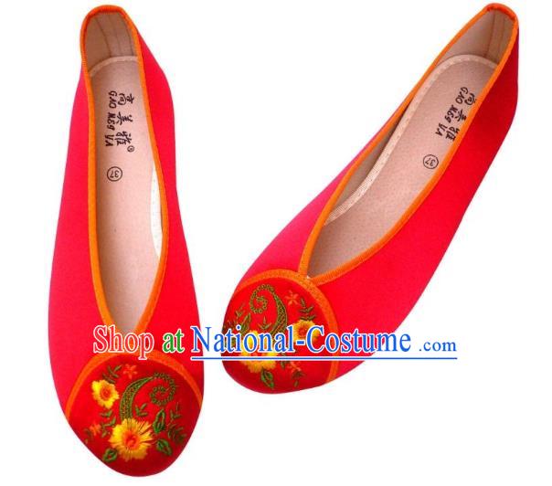 Traditional Chinese National Bride Red Embroidered Slippers, China Handmade Embroidery Flowers Hanfu Shoes for Women