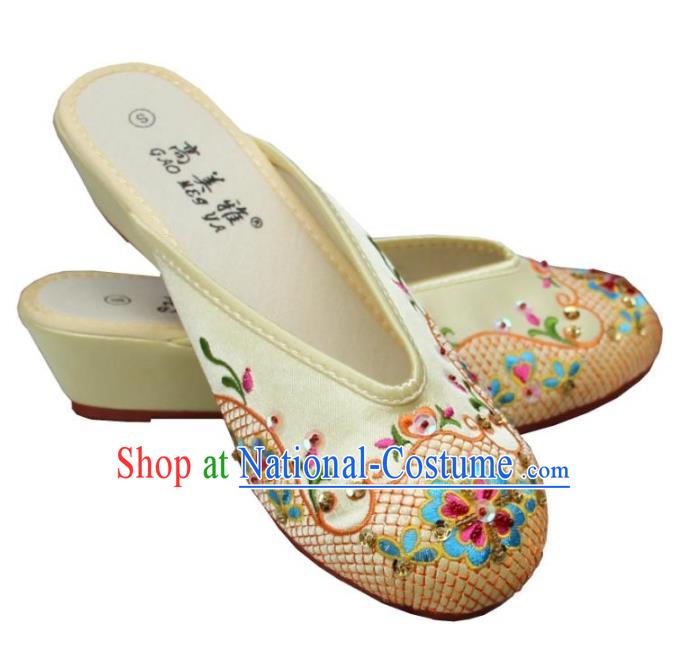 Traditional Chinese National Bride Yellow Paillette Embroidered Slippers, China Handmade Embroidery Flowers Hanfu Shoes for Women