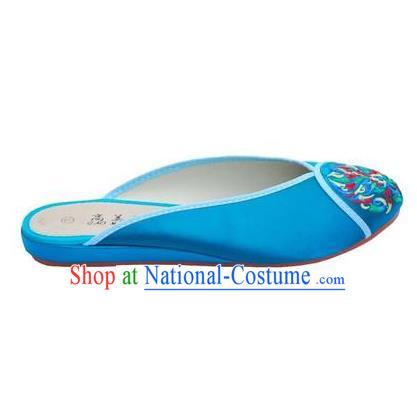 Traditional Chinese National Bride Blue Embroidered Slippers, China Handmade Embroidery Flowers Shoes for Women