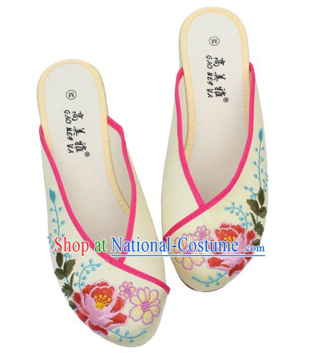 Traditional Chinese National Bride Beige Embroidered Slippers, China Handmade Embroidery Flowers Shoes for Women