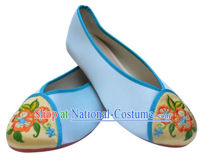 Traditional Chinese National Bride Light Blue Embroidered Shoes, China Handmade Embroidery Flowers Hanfu Shoes for Women