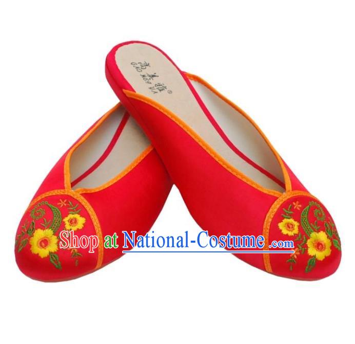 Traditional Chinese National Bride Red Embroidered Slippers, China Handmade Embroidery Flowers Hanfu Shoes for Women