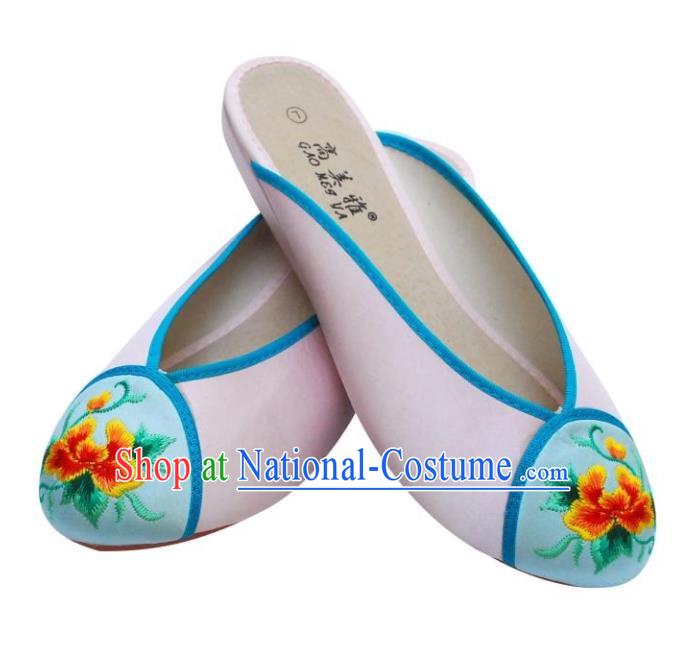 Traditional Chinese National Bride Pink Satin Embroidered Slippers, China Handmade Embroidery Flowers Hanfu Shoes for Women