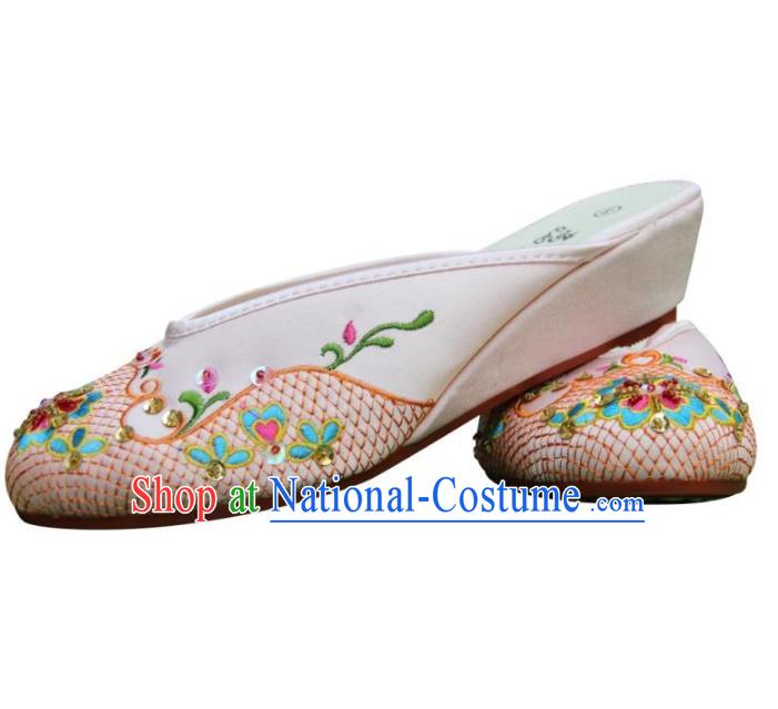 Traditional Chinese National Bride Beige Satin Embroidered Slippers, China Handmade Embroidery Flowers Hanfu Shoes for Women