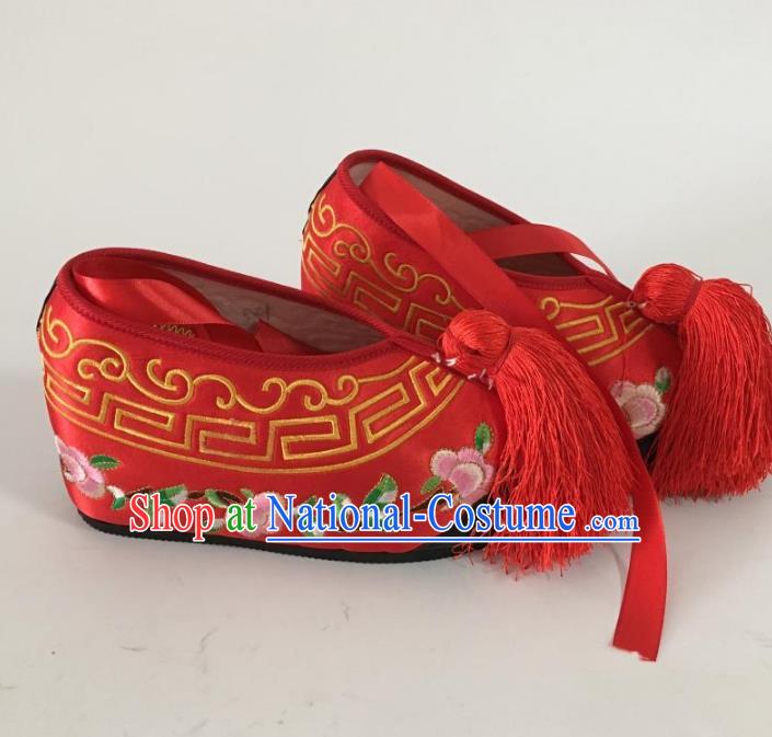 Traditional Chinese Ancient Princess Embroidered Peony Blood Stained Shoes, China Handmade Red Wedding Hanfu Embroidery Shoes for Women