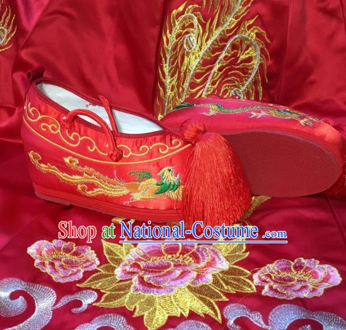 Traditional Chinese Ancient Bride Red Embroidered Shoes, China Handmade Wedding Princess Hanfu Embroidery Dragon and Phoenix Shoes for Women