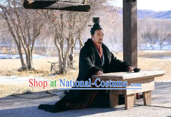 Traditional Ancient Chinese Imperial Emperor Costume, Elegant Hanfu Orphrey Dress Chinese Qin Dynasty Imperial King Embroidered Robes for Men