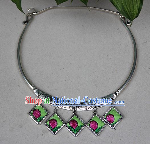 Traditional Chinese Miao Nationality Crafts, Hmong Handmade Miao Silver Embroidery Flowers Pendant, Miao Ethnic Minority Silver Necklace Accessories Pendant for Women