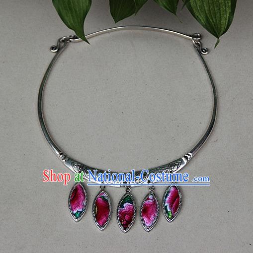 Traditional Chinese Miao Nationality Crafts, Hmong Handmade Miao Silver Embroidery Pink Flowers Pendant, Miao Ethnic Minority Silver Necklace Accessories Pendant for Women