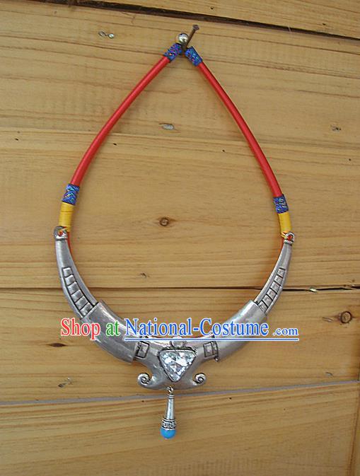 Traditional Chinese Miao Ethnic Minority Necklace, Hmong Handmade Silver Collar, Miao Ethnic Jewelry Accessories Collarbone Chain Necklace for Women