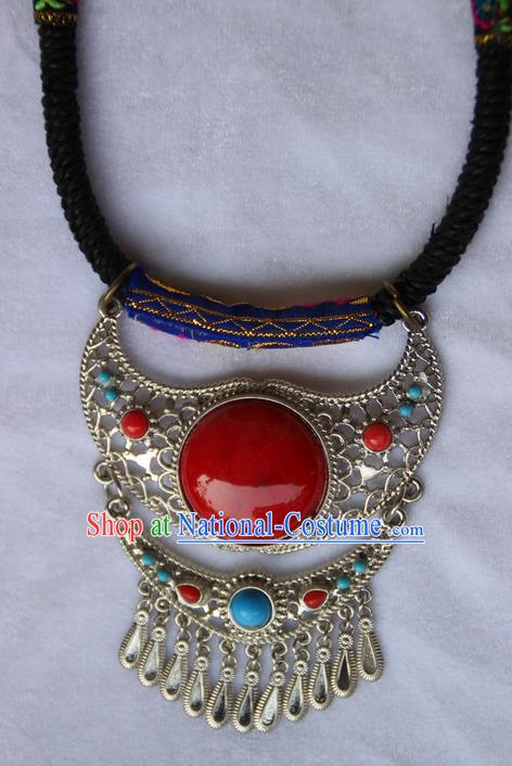 Traditional Chinese Miao Ethnic Minority Necklace, Hmong Handmade Sweater Chain, Miao Ethnic Jewelry Accessories Collarbone Chain Necklace for Women