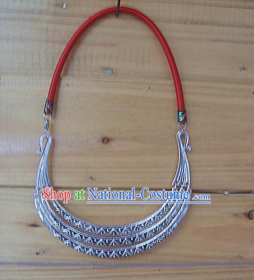 Traditional Chinese Miao Ethnic Minority Necklace, Hmong Handmade Sweater Chain Silver Pendant, Miao Ethnic Jewelry Accessories Collarbone Chain Necklace for Women