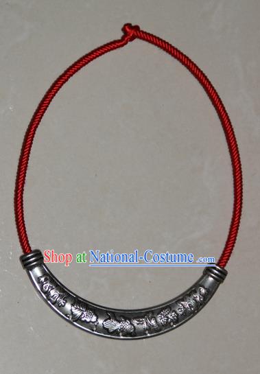 Traditional Chinese Miao Ethnic Minority Necklace, Hmong Handmade Sweater Chain Silver Pendant, Miao Ethnic Jewelry Accessories Collarbone Chain Necklace for Women