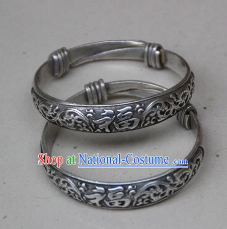 Traditional Chinese Miao Ethnic Minority Miao Silver Butterfly Lotus Bracelet, Hmong Handmade Bracelet Jewelry Accessories for Women