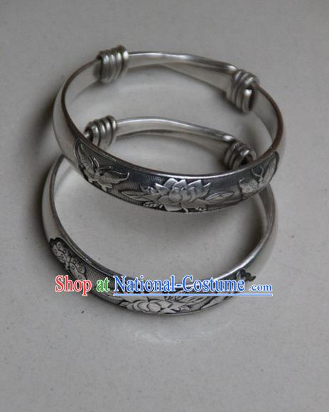 Traditional Chinese Miao Ethnic Minority Miao Silver Butterfly Lotus Bracelet, Hmong Handmade Bracelet Jewelry Accessories for Women