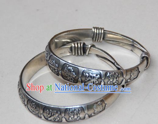 Traditional Chinese Miao Ethnic Minority Miao Silver Eight Immortals Bracelet, Hmong Handmade Bracelet Jewelry Accessories for Women