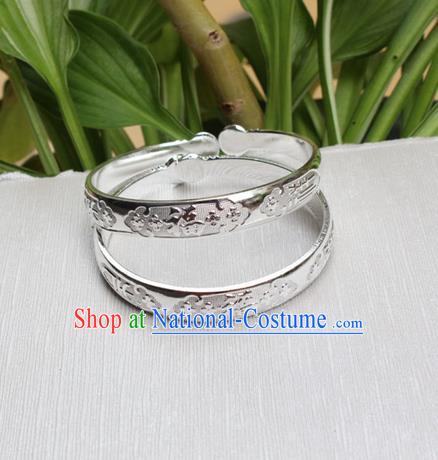 Traditional Chinese Miao Nationality Crafts Jewelry Accessory Bangle, Hmong Handmade Miao Silver Bracelet, Miao Ethnic Minority Chinese Character Fortune Bracelet Accessories for Women