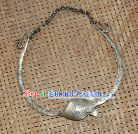 Traditional Chinese Miao Nationality Crafts Jewelry Accessory, Hmong Handmade Miao Silver Fish Collar, Miao Ethnic Minority Palace Silver Necklace for Women